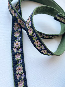 Walk in Style Floral Leash - Black Floral